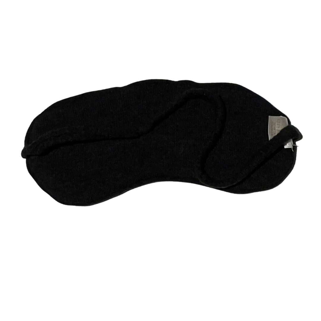 A soft plaid sleep mask with a smooth fabric backing, designed for maximum comfort and an uninterrupted sleep experience.
