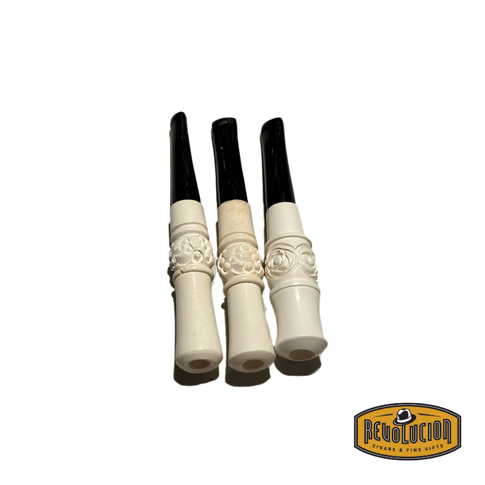 Meerschaum Cigarette Holder Medium – a finely crafted, elegant smoking accessory with a smooth, polished finish, designed for a refined smoking experience.