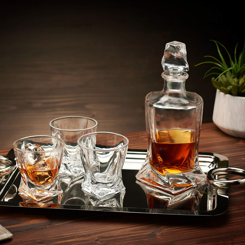 Quadro Whisky Set 5pc elegantly presented with whisky inside, set against a luxurious background, highlighting its sophisticated design and premium craftsmanship.