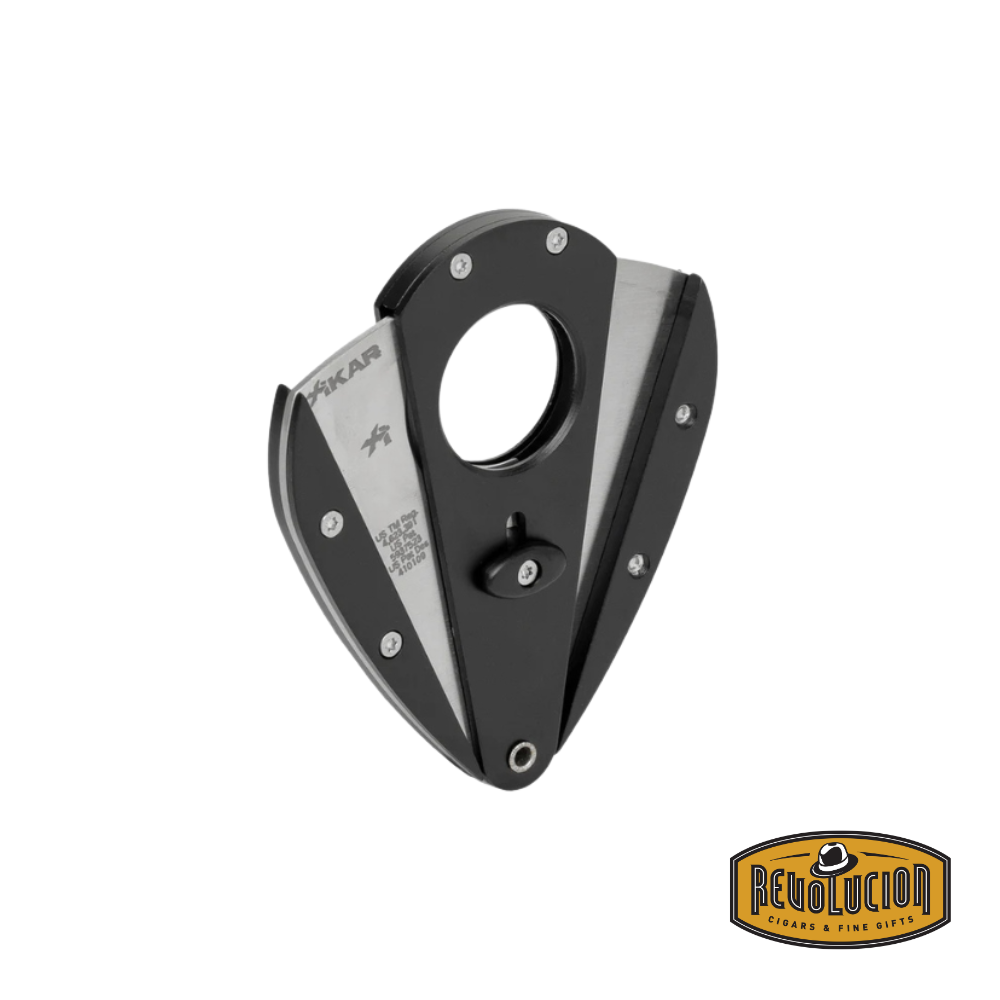 Xikar Xi1 Cigar Cutter Black – A sleek and durable cigar cutter featuring an ergonomic design, sharp stainless steel blades, and a secure locking mechanism for effortless cutting.