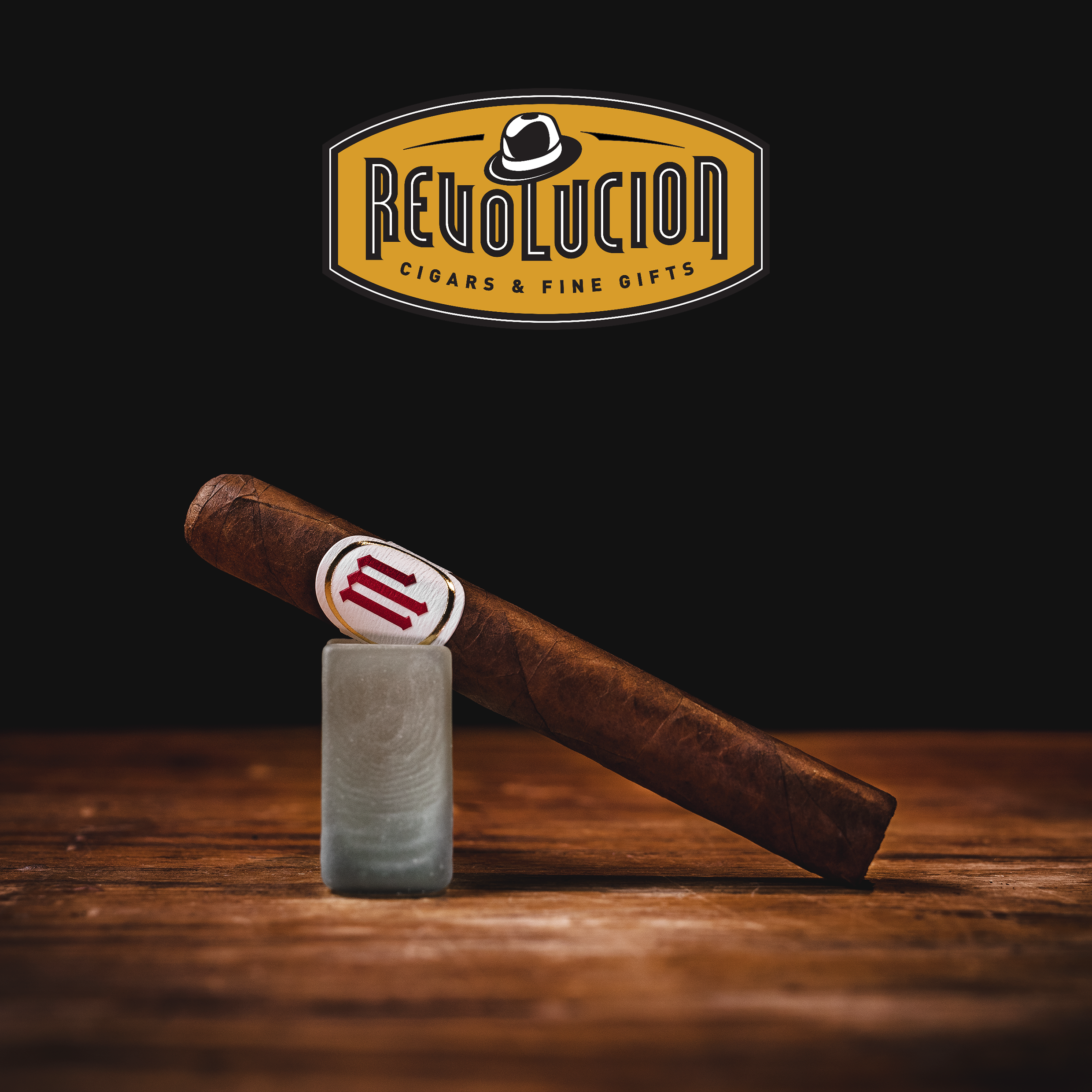 Crowned_Heads_Mil_Dias_Sublime_Angle