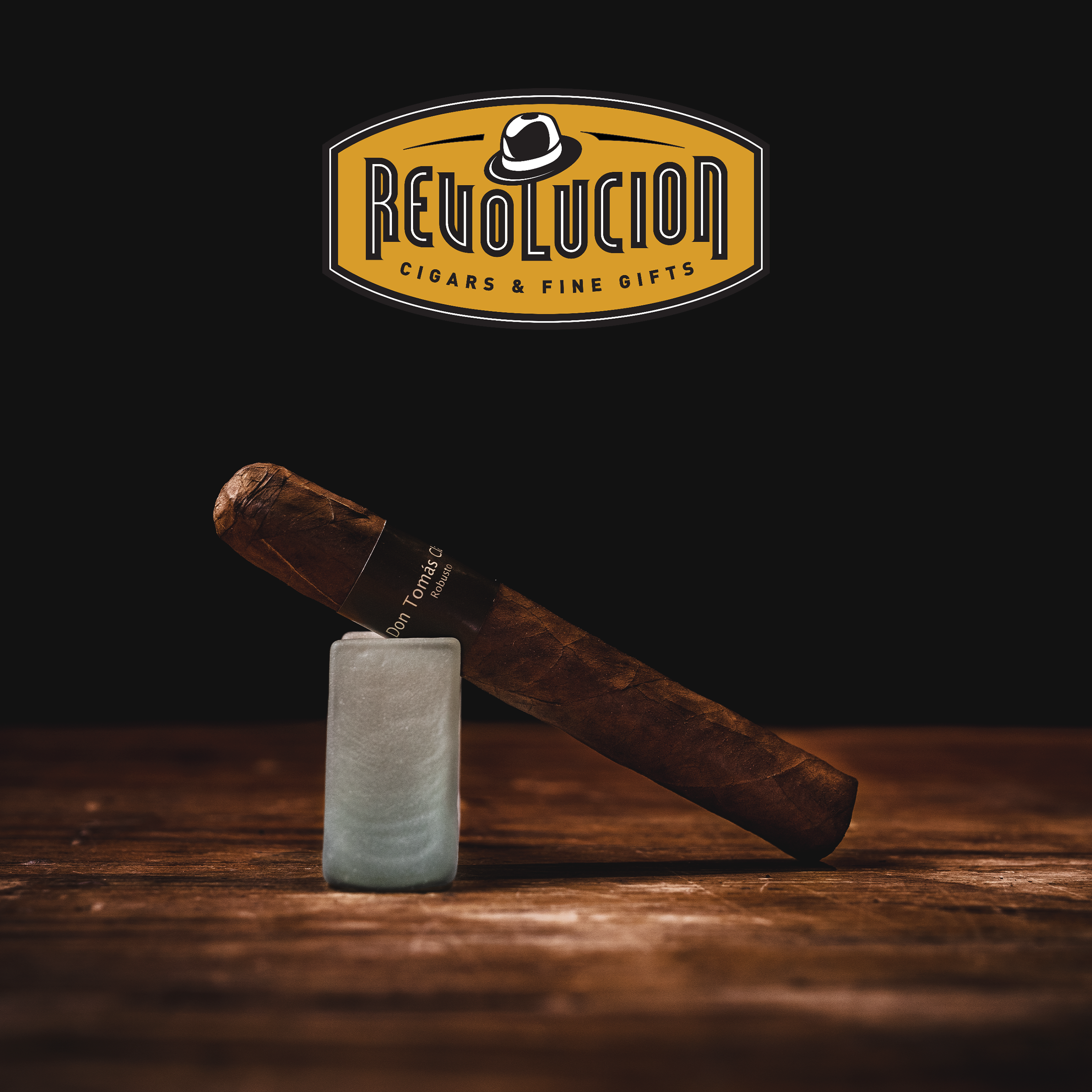 Don_Tomas_Classico_Robusto_Angle