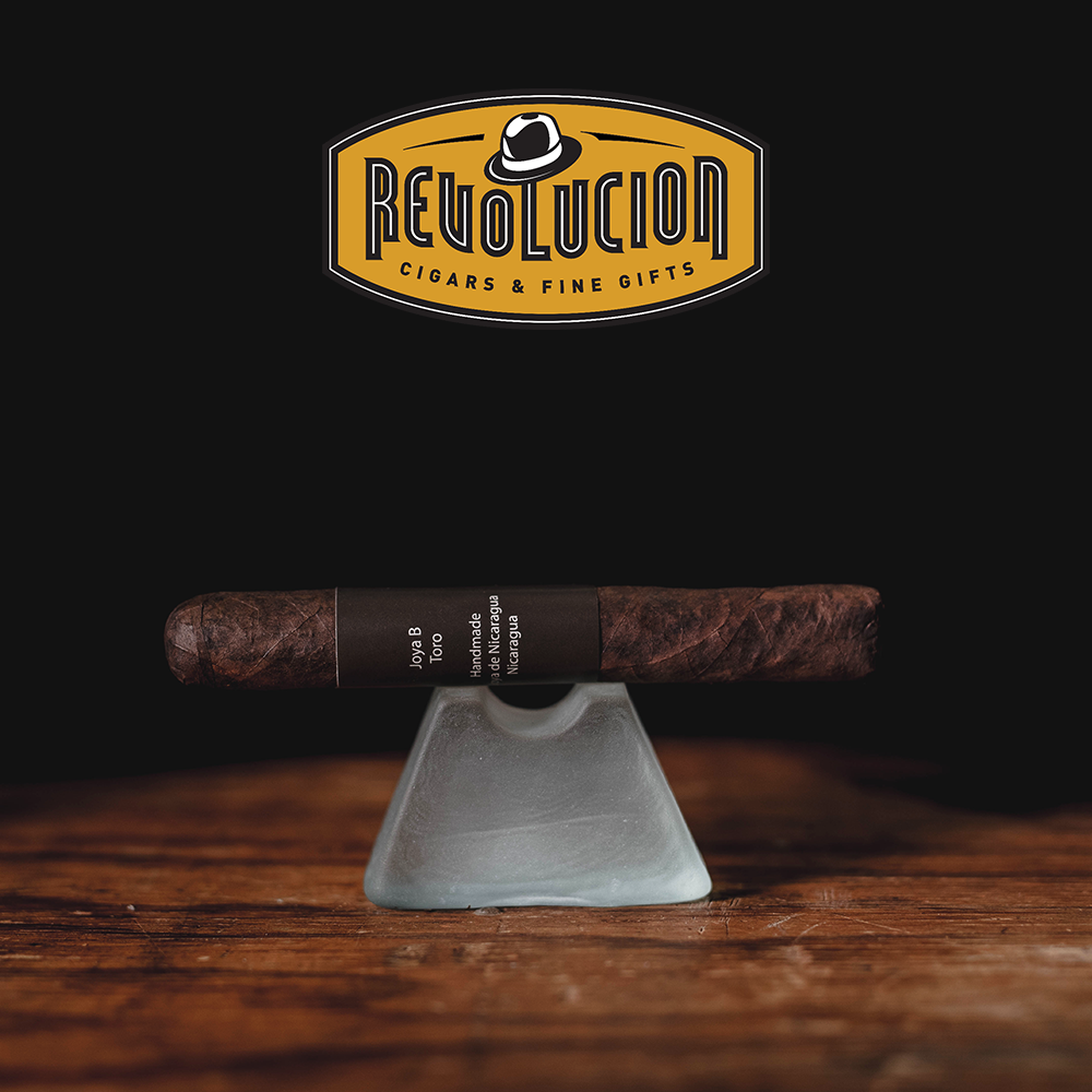 Cigare nicaraguayen Joya de Nicaragua Black Toro, force moyenne à forte