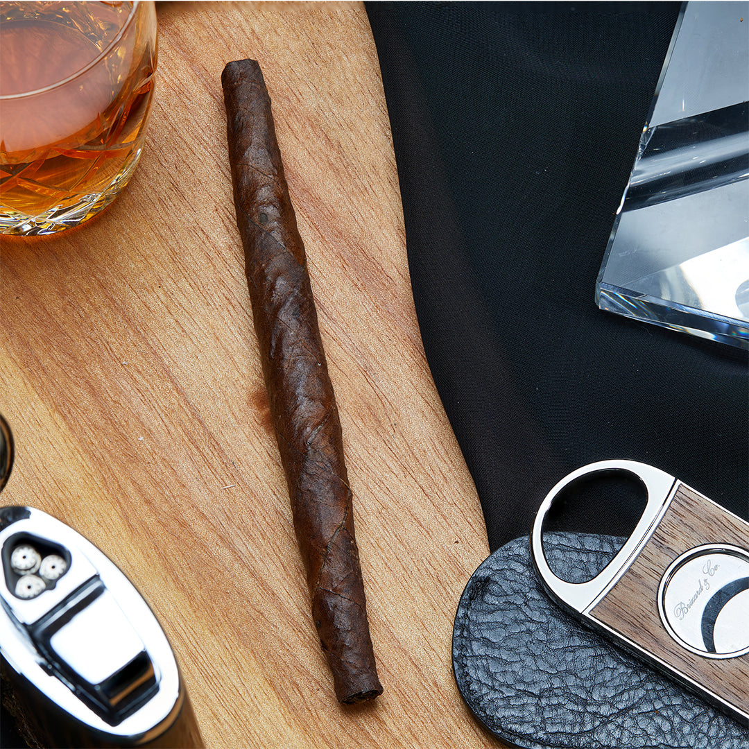 Toscano Garibaldi Mild Strength Italian Cigar resting on a wooden surface, showcasing its rustic and hand-rolled appearance.