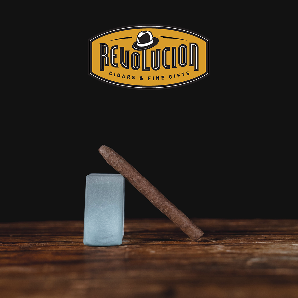 An Azan Corto cigarillo positioned at an angle, highlighting its smooth wrapper.