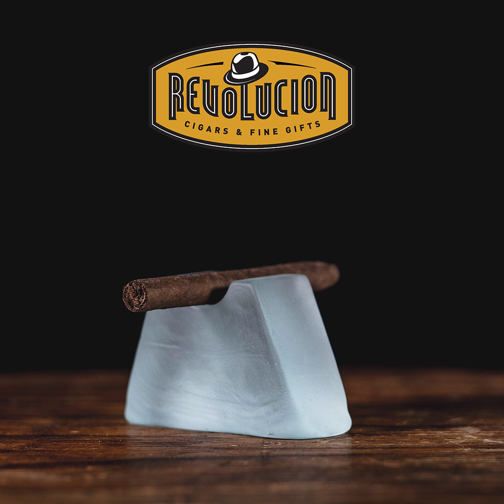 Foot of an Azan Corto cigarillo, revealing the quality of its tobacco blend.