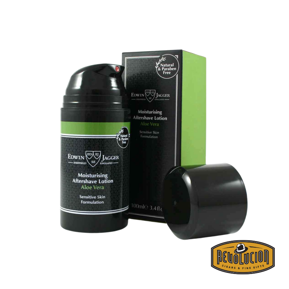 Edwin Jagger Aftershave Lotion Aloe Vera – Elegant bottle positioned beside its matching green and white box, highlighting the product’s soothing and refreshing appeal.