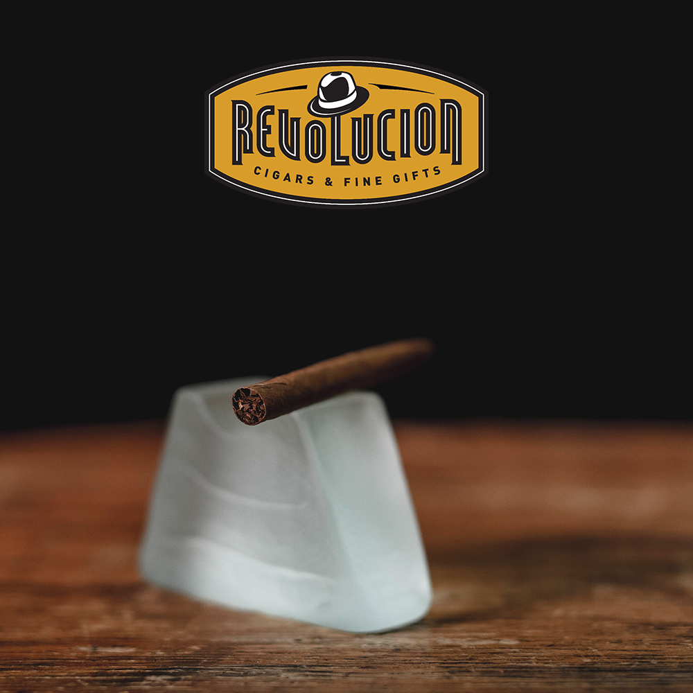 Close-up of the foot of a Neos Days Mini Cigarillo, revealing the finely packed tobacco.