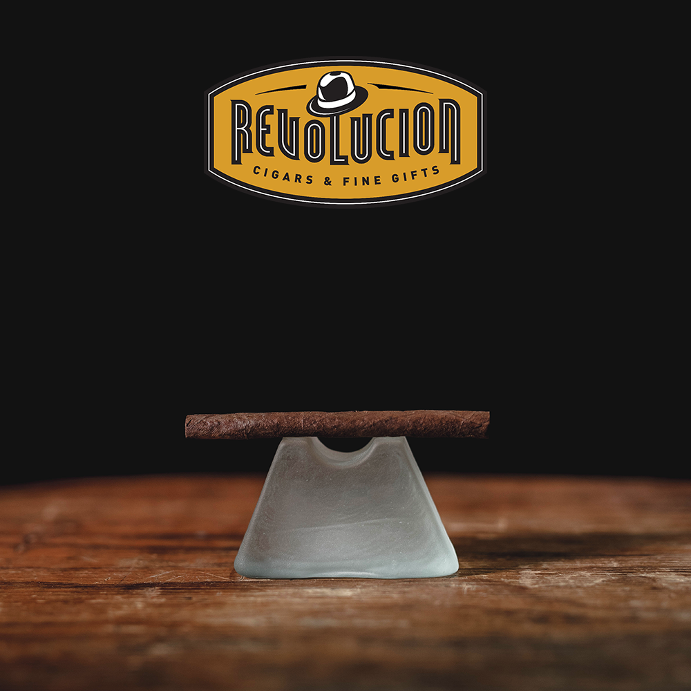 Side view of the Neos Safari Mini Cigarillo box, emphasizing its compact and stylish presentation.