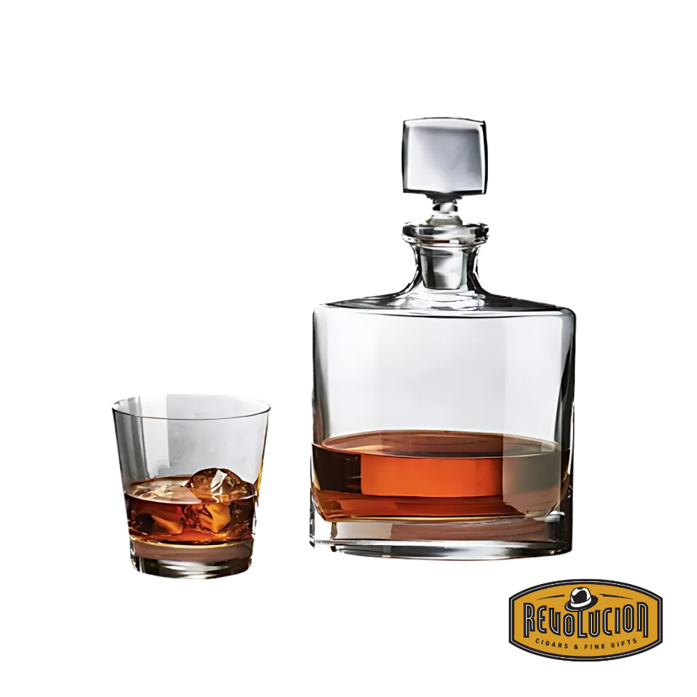 Nude Square & Rocks V Whiskey Gift Set featuring a stylish decanter paired with a whiskey glass, both filled with rich amber liquid, exuding sophistication and elegance.