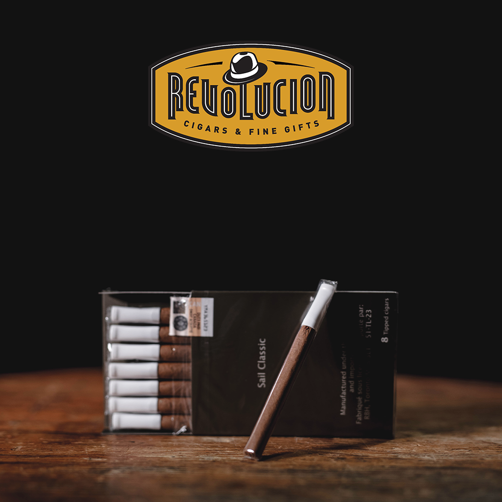 Sail Classic Cigarillos - Pack of 8, opened box with a cigarillo placed in front.