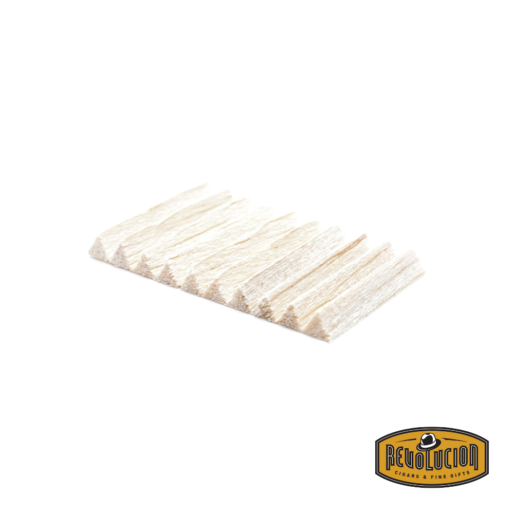 Close-up of individual Savinelli Balsa Filters 6mm, highlighting their natural balsa wood texture.