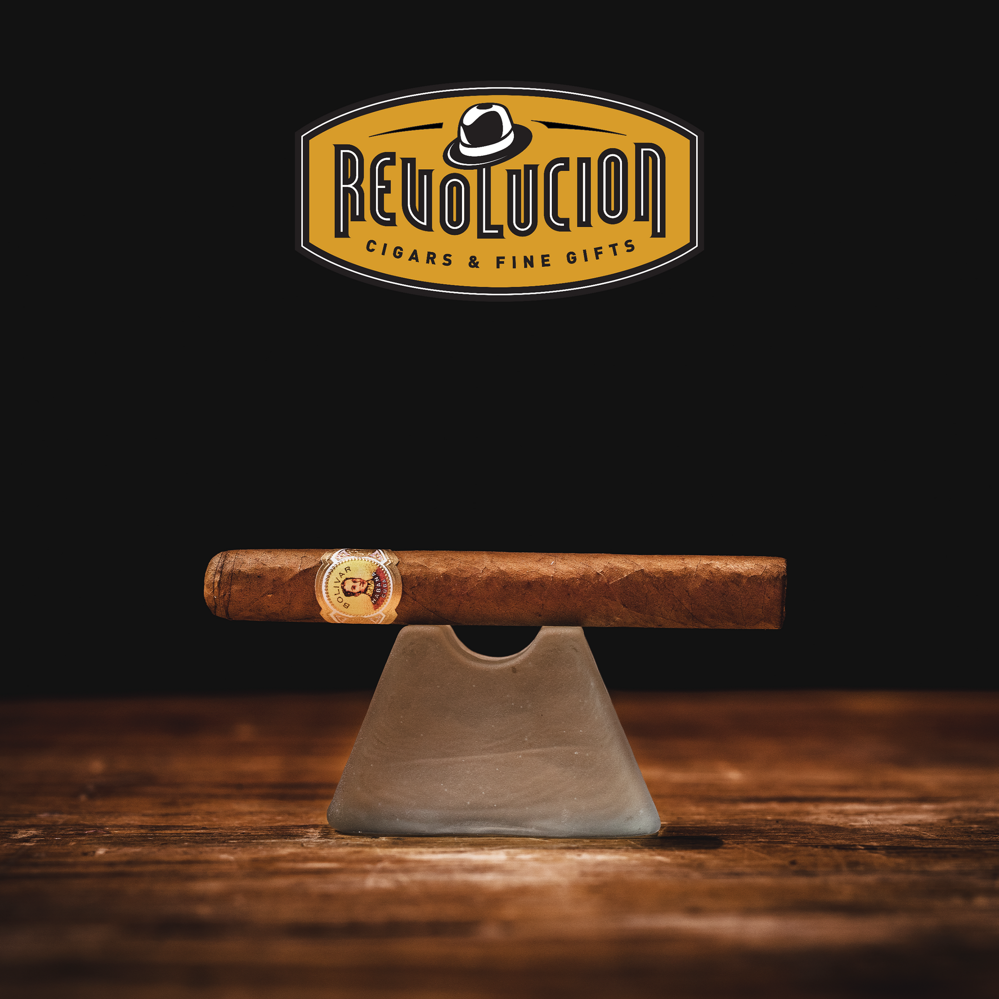 Bolivar Petit Corona – a full-strength Cuban cigar in a traditional petit corona format, wrapped in a rich, dark brown leaf and adorned with the classic gold, red, and green Bolivar band.