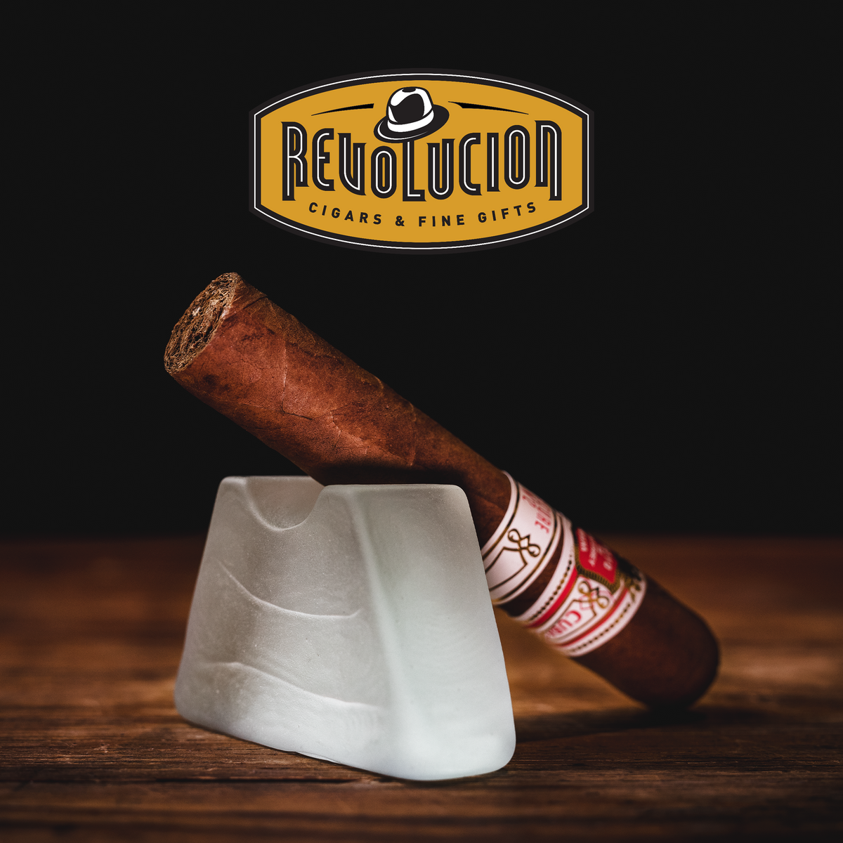 A close-up of the cigar’s foot, highlighting the expertly packed tobacco, promising an even and flavorful burn.