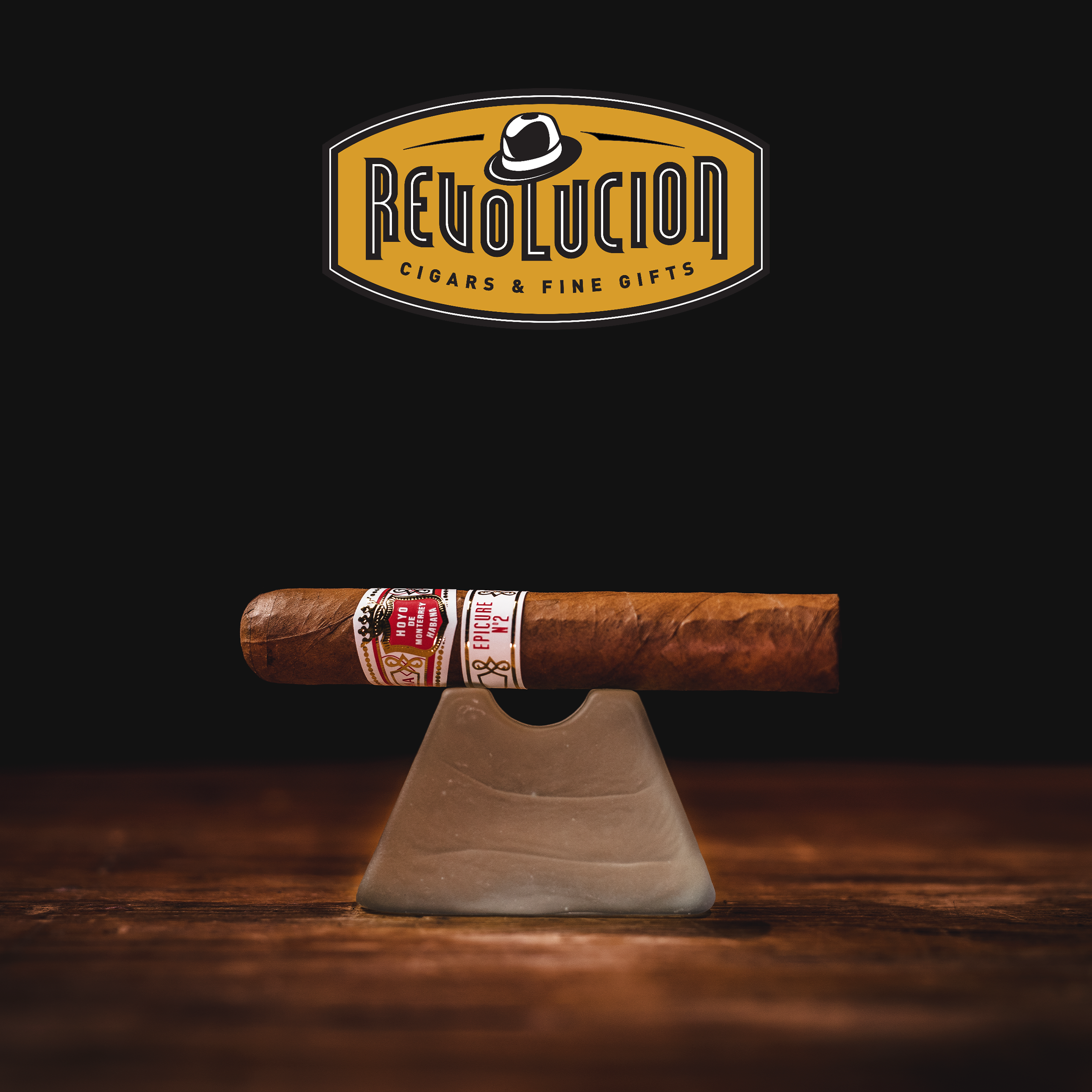 A side profile of the Epicure No.2, emphasizing its firm construction and even roll, a hallmark of Cuban craftsmanship.