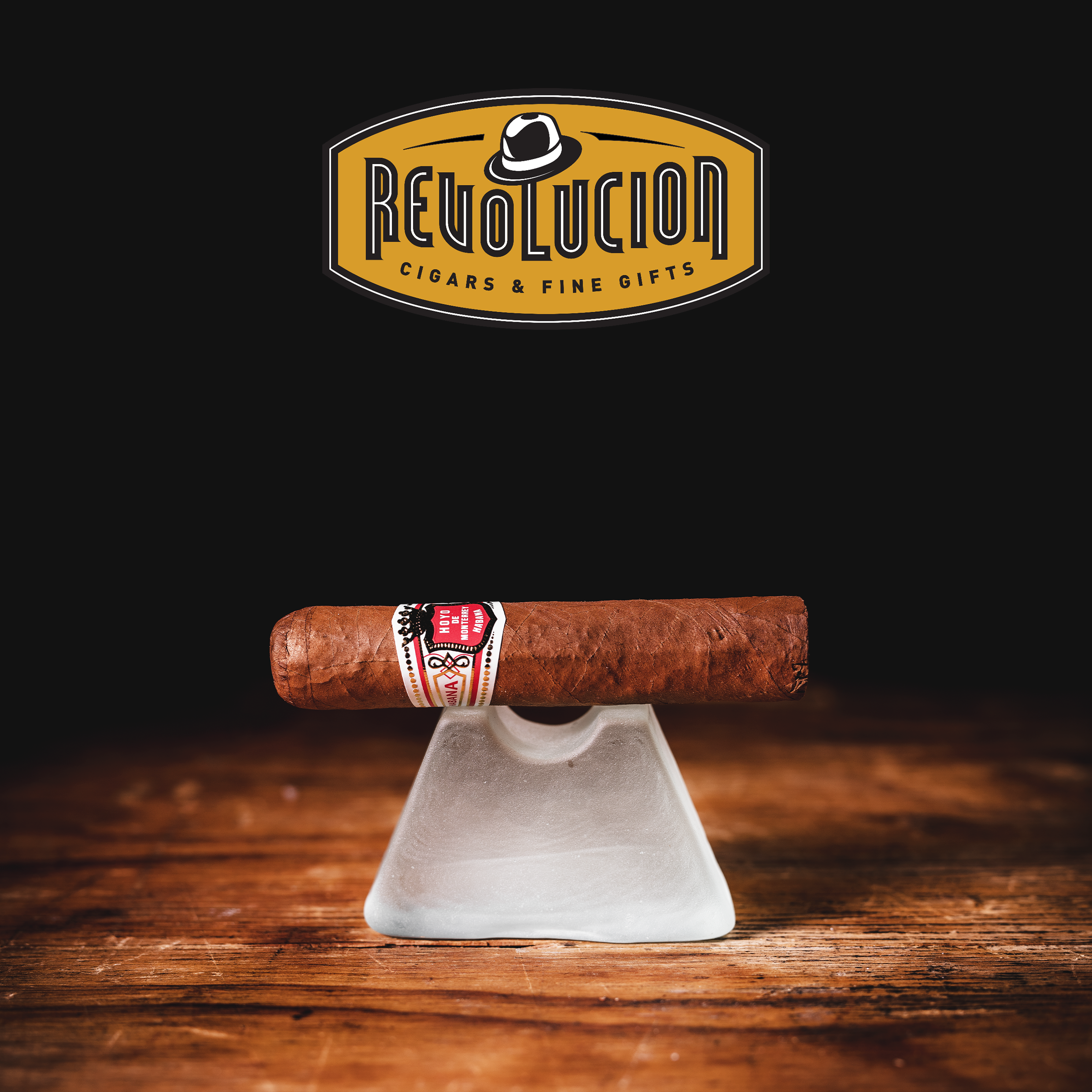 A side profile of the Petit Robusto, highlighting its short, well-rolled structure and even texture, indicative of Cuban craftsmanship.