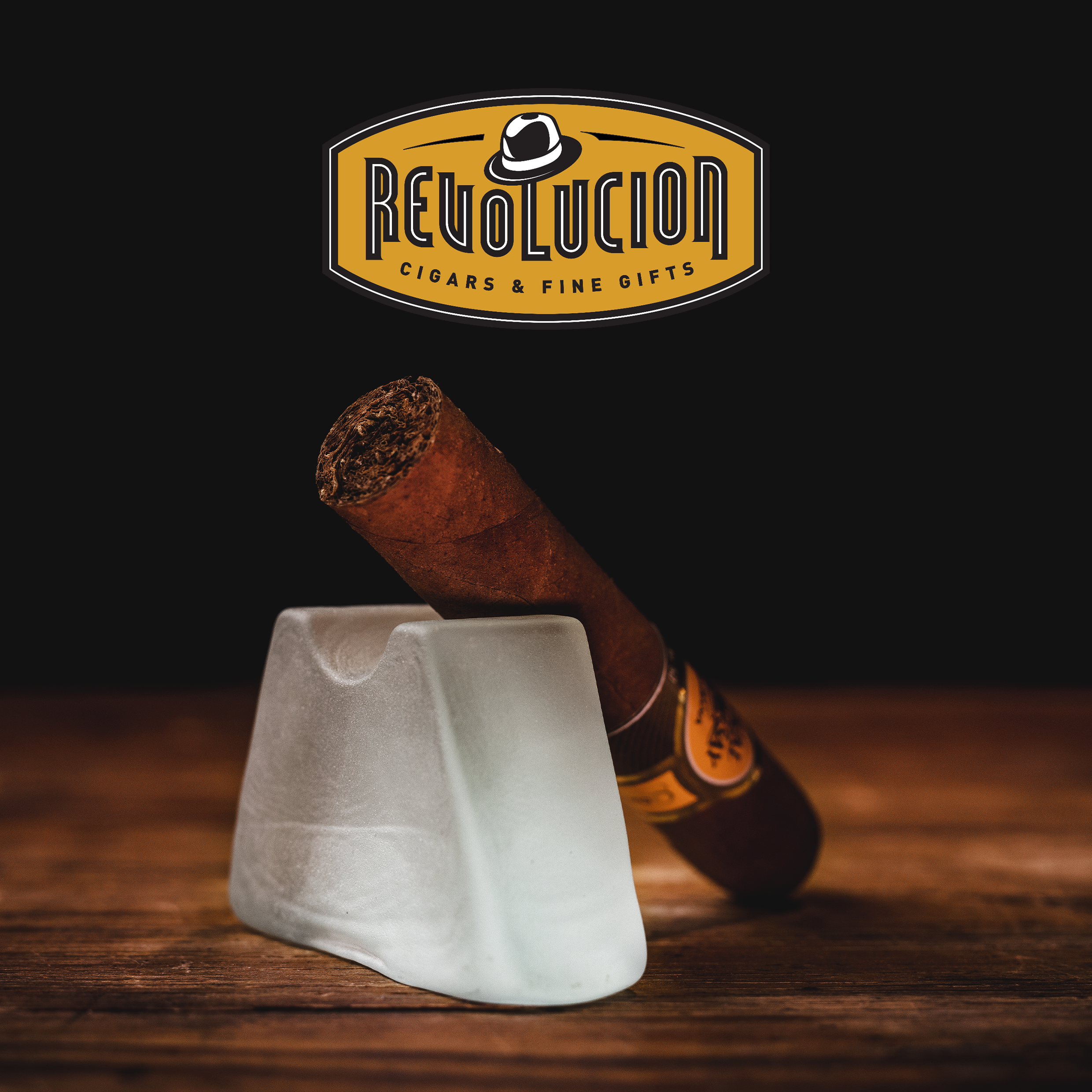 Close-up of the foot of Quai D'Orsay No. 50 Petit Robusto Cuban Cigars, revealing the expertly packed Cuban tobacco for an even burn.